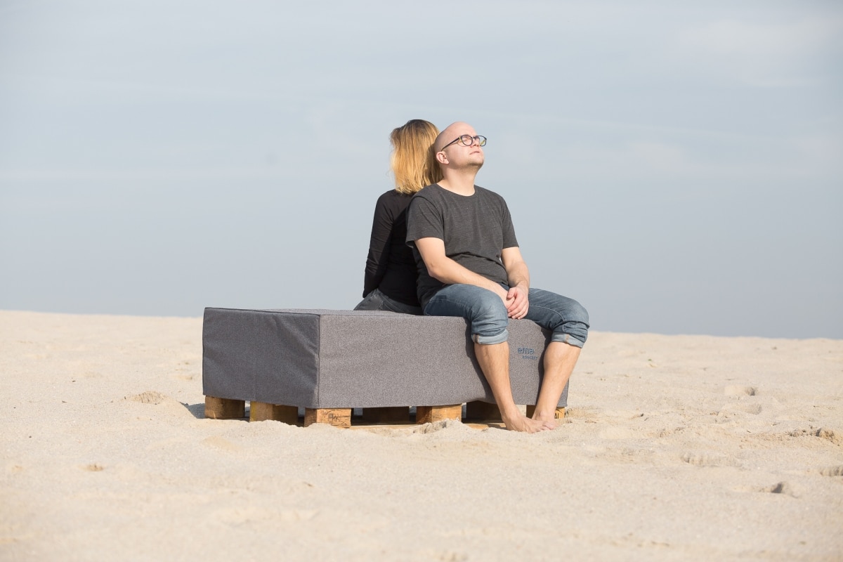 Piasek, słońce i produkty. Sesja fotograficzna dla Ema Koncept