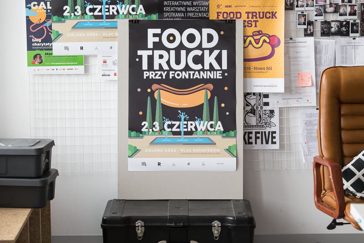 Food Trucki przy fontannie