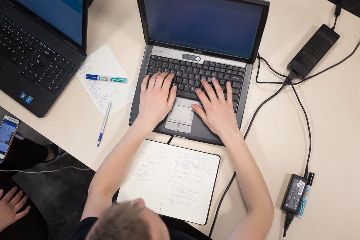 Być czy nie być online?