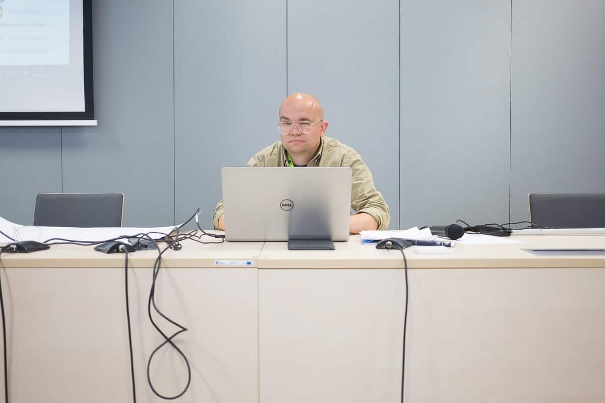 Być czy nie być online?