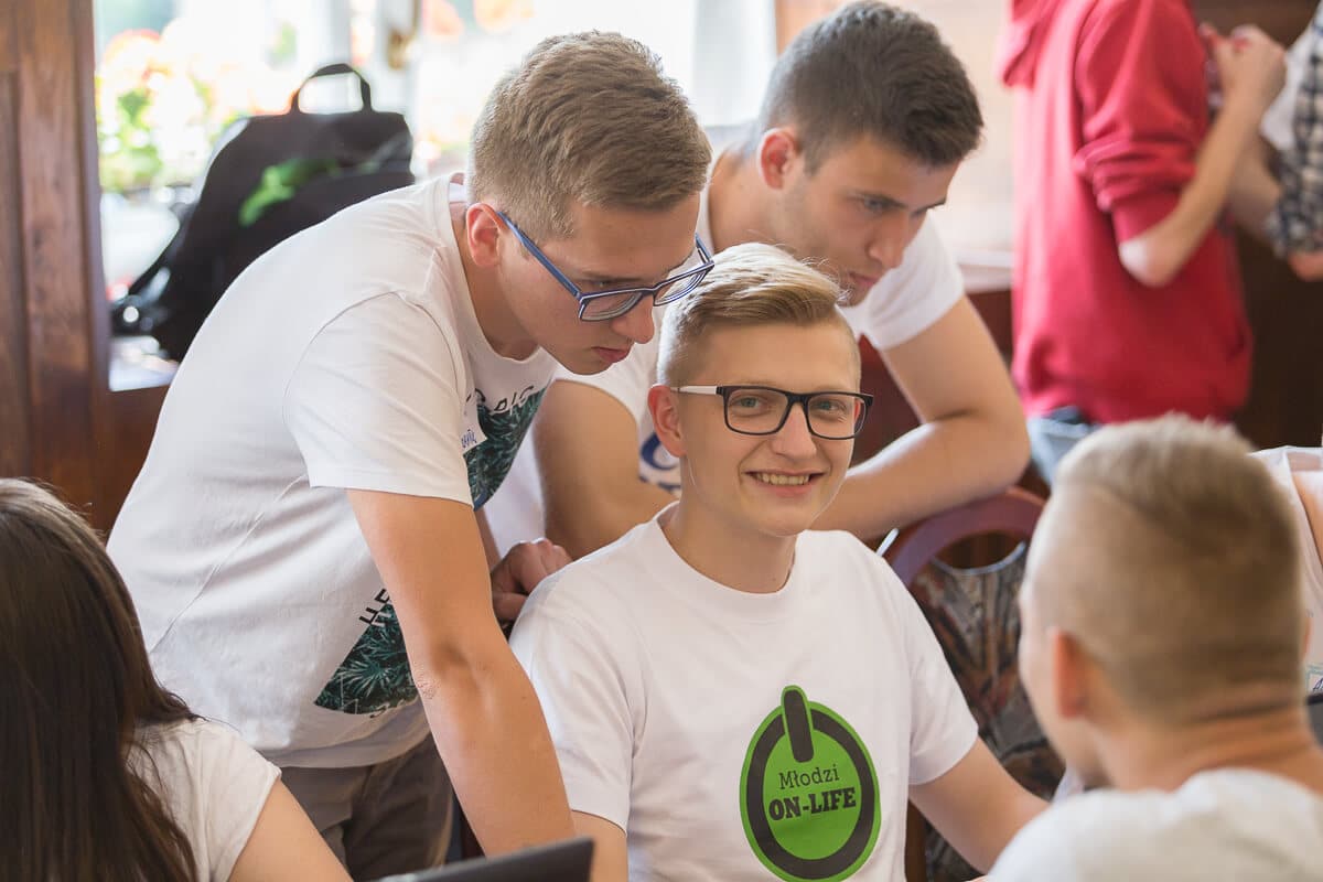 Być czy nie być online?