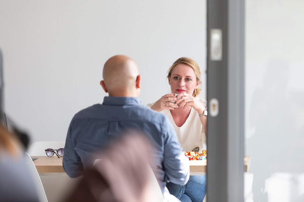 Czy warto być off, by pozostać on?