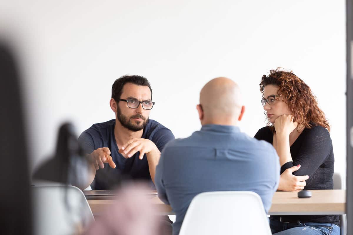 Czy warto być off, by pozostać on?