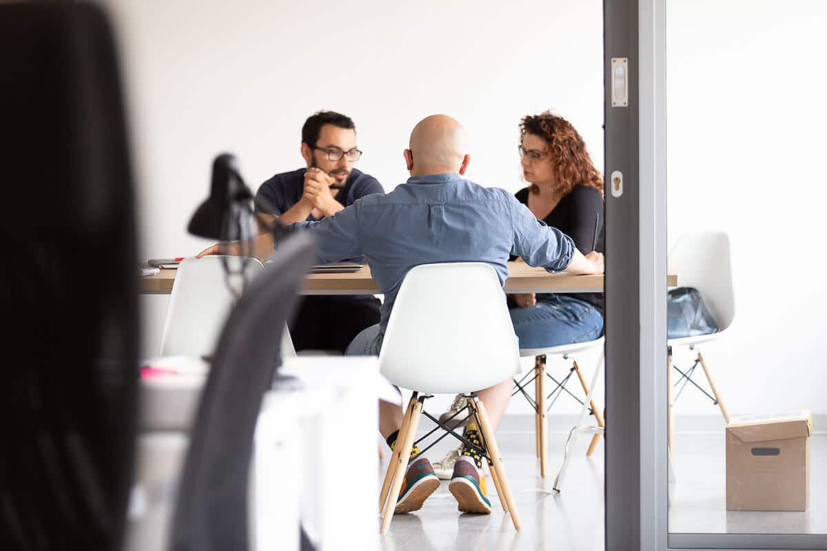 Czy warto być off, by pozostać on?