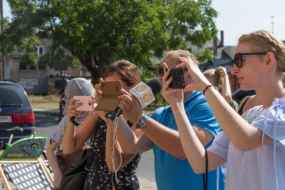 Czy warto być off, by pozostać on?