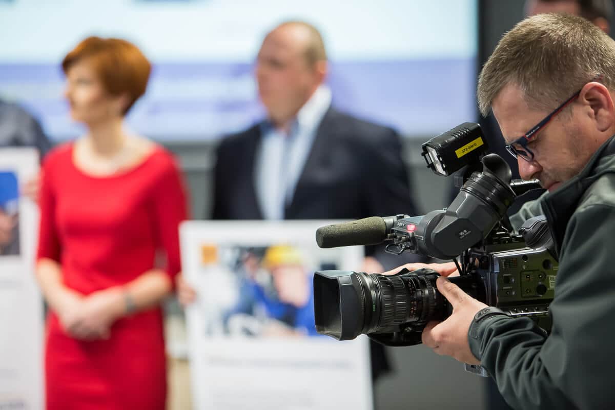 Czy warto być off, by pozostać on?