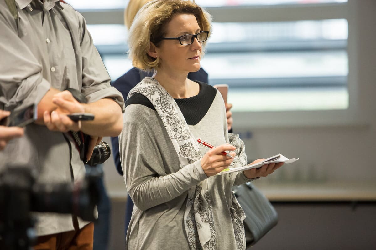 Czy warto być off, by pozostać on?