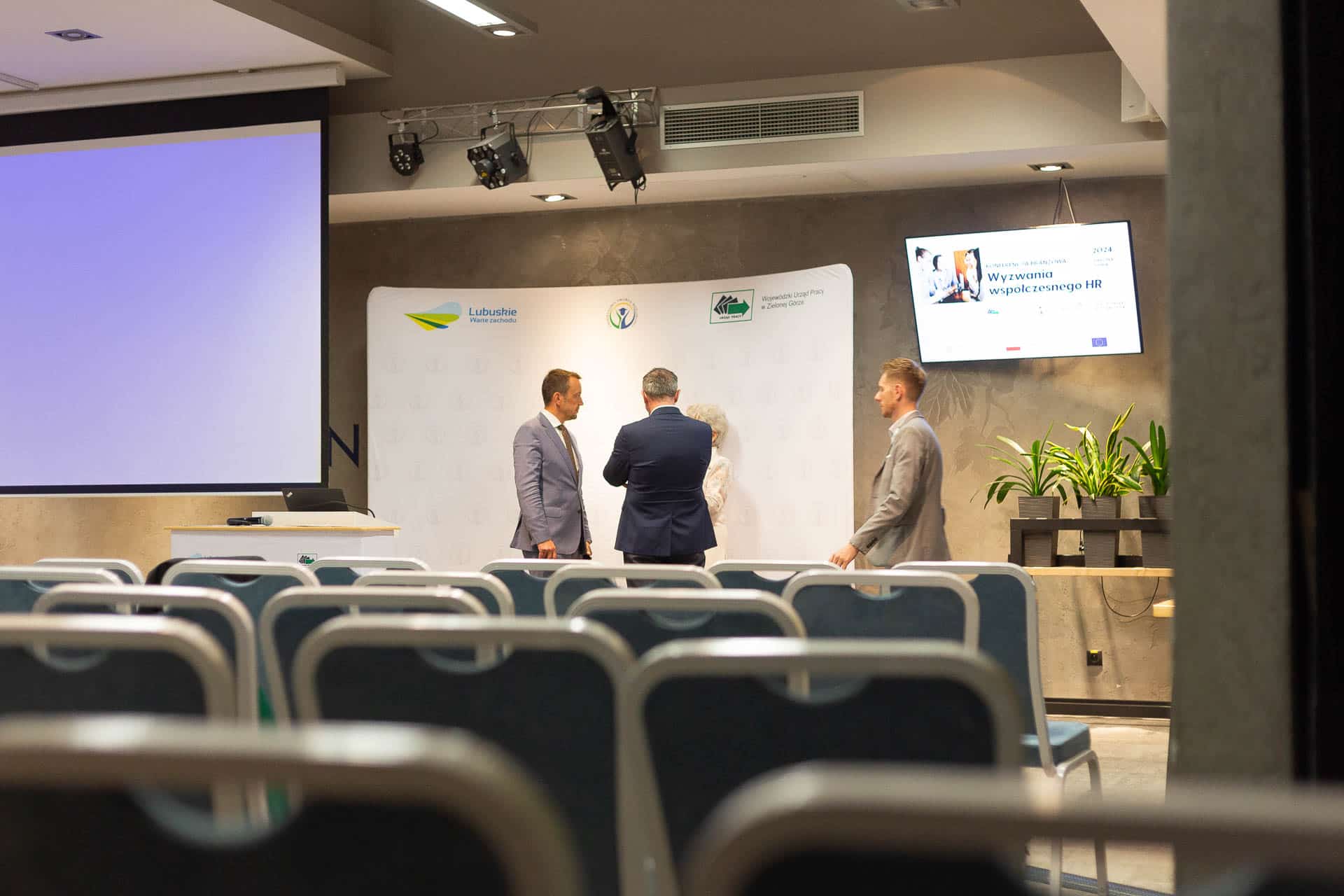 Musimy wymyślić siebie na nowo